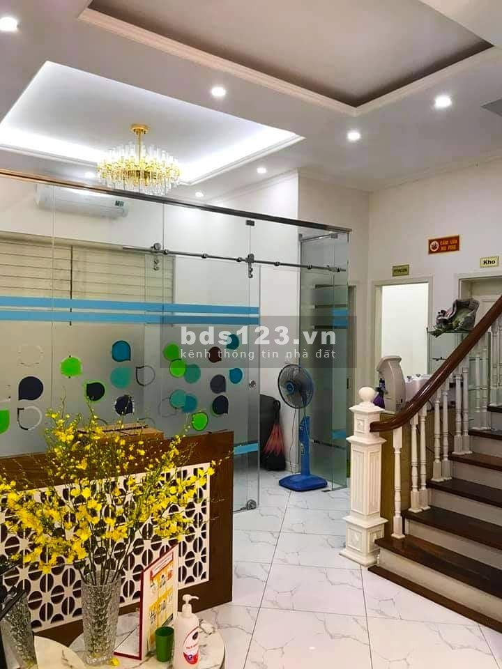 Chưa đến 14 tỷ nhà 5 tầng kinh doanh, ô tô vào nhà, diện tích 98m2 phố Thái Hà, Đống Đa.