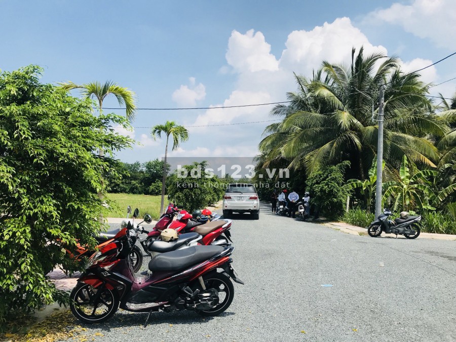 Bán nền 92m2 thổ cư xây nhà cách khu công nghiệp Tân Hương 5p đi xe
