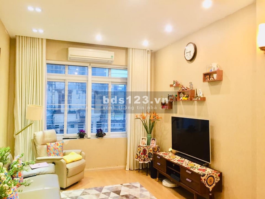 Bán nhà Hoàng Cầu khu phân lô ô tô vào nhà diện tích sử dụng 46m2, 5 tầng giá bán 7,5 tỷ