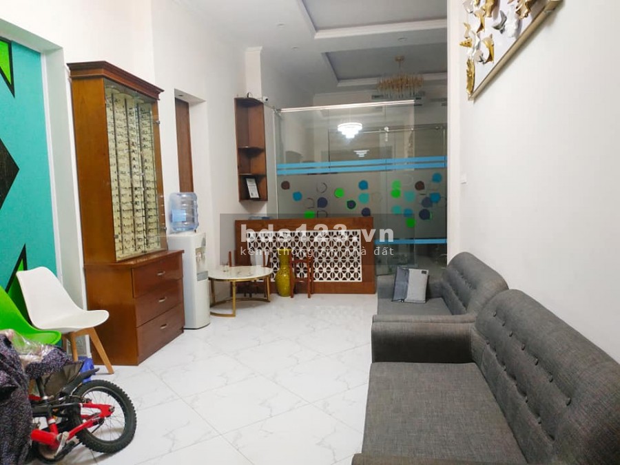 Chưa đến 14 tỷ nhà 5 tầng kinh doanh, ô tô vào nhà, diện tích 98m2 phố Thái Hà, Đống Đa.