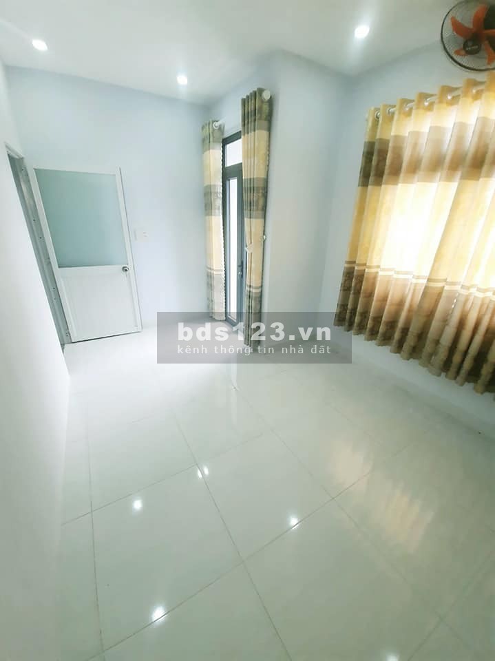 Bán nhà nguyên căn hẻm xe hơi đỗ cửa Quang Trung dt 21m2, 2 lầu, giá chỉ 1.95 tỷ