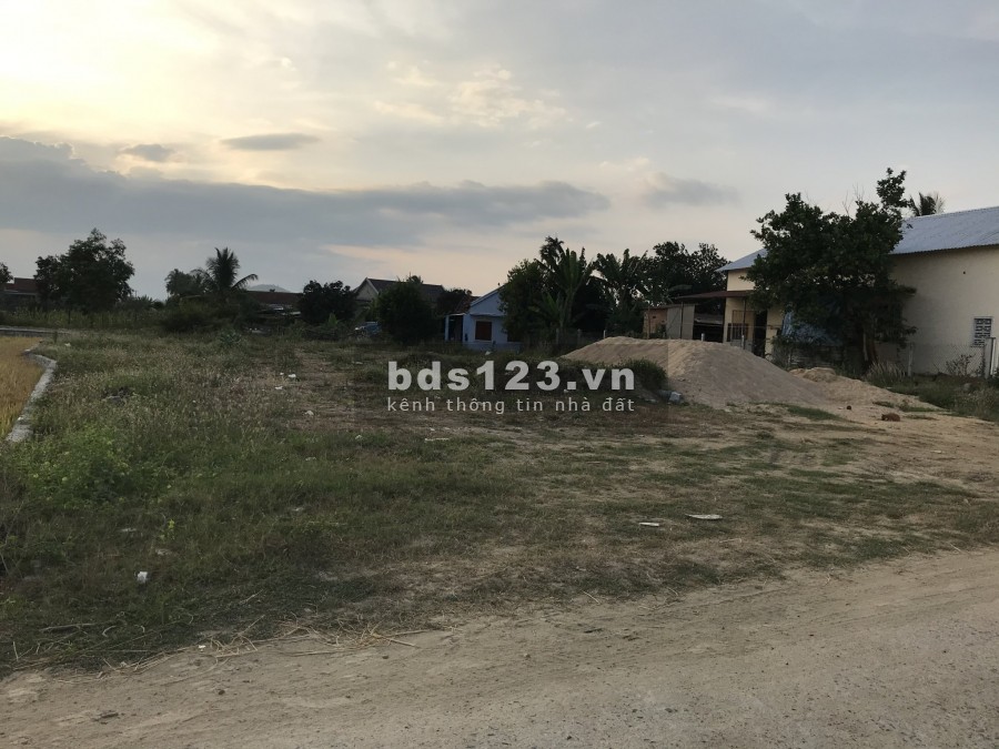 Bán lô đất thổ cư diện tích sử dụng 989m2 ngay UBND Xã Diên Thọ Hoa Hồng Sale 2%