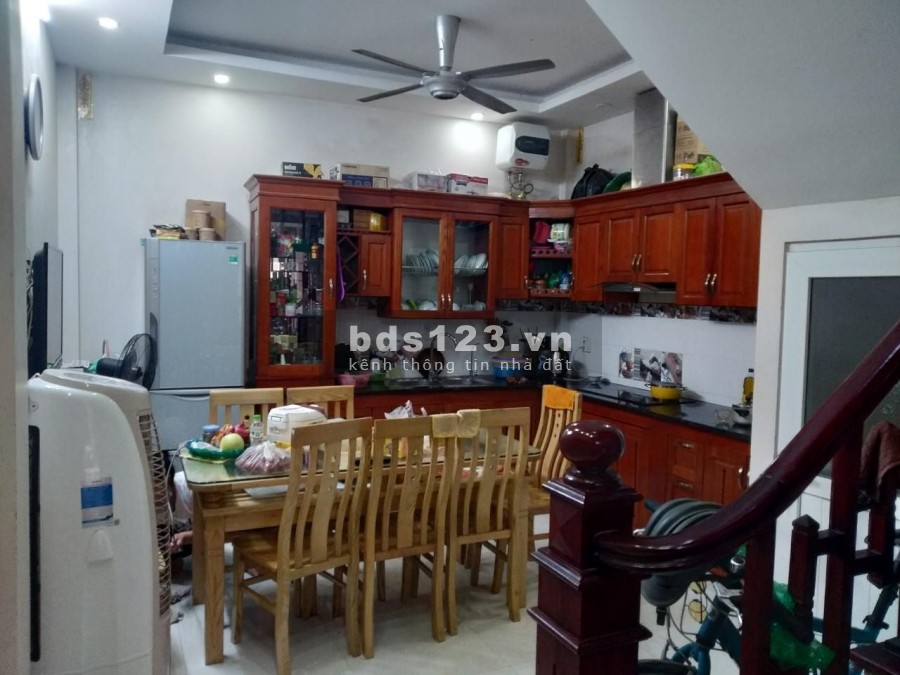 Cần bán gấp nhà Kim Mã Ba Đình, cực đẹp, ở luôn. 48m2x5T, MT4.2m. Giá nhỉnh 4 tỷ.