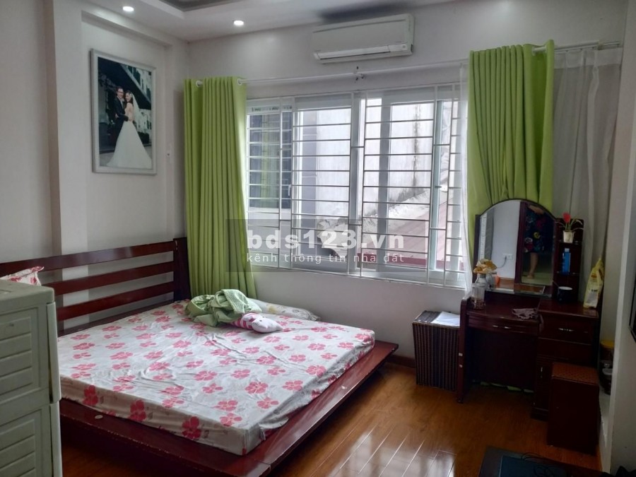Cần bán gấp nhà Kim Mã Ba Đình, cực đẹp, ở luôn. 48m2x5T, MT4.2m. Giá nhỉnh 4 tỷ.