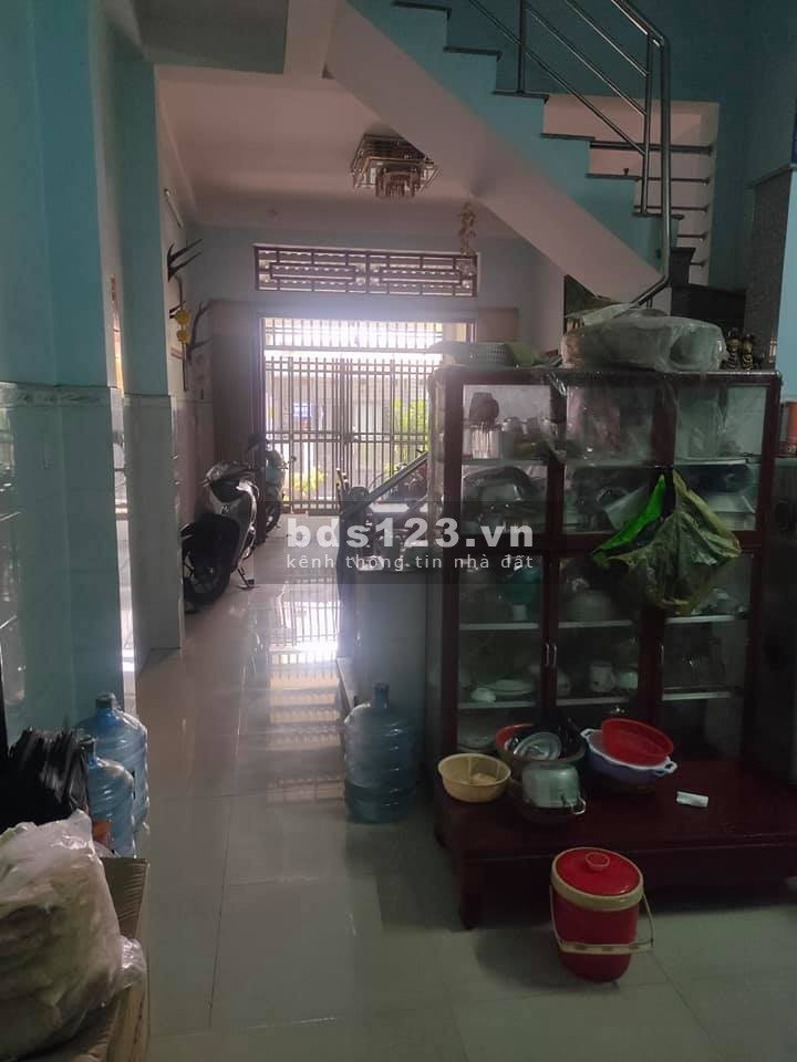 Nhà Cách Mạng Tháng Tám, TB, 50m2, ngang 4m, giảm 500 triệu, bán gấp