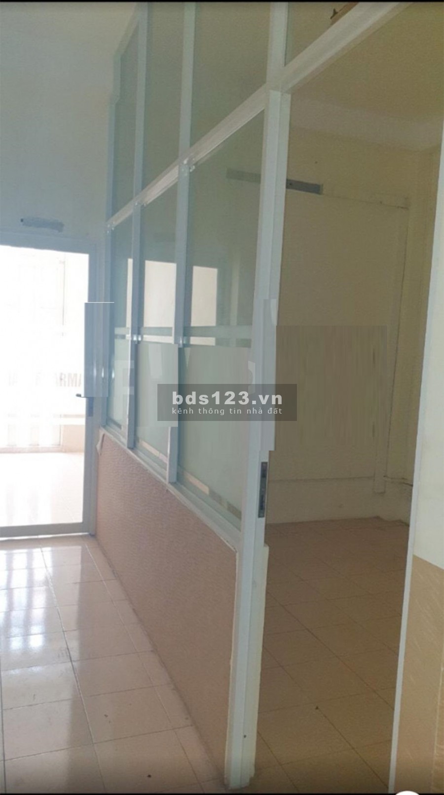 Nhà hẻm xe hơi cách mặt tiền vài bước diện tích 4x17, bê tông cốt thép chắc chắn, lhcc