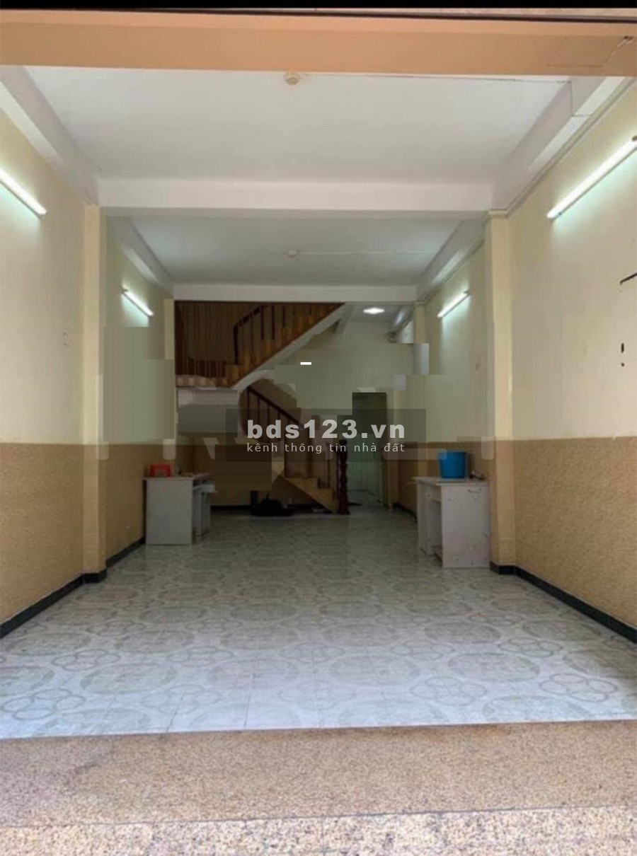 Nhà hẻm xe hơi cách mặt tiền vài bước diện tích 4x17, bê tông cốt thép chắc chắn, lhcc
