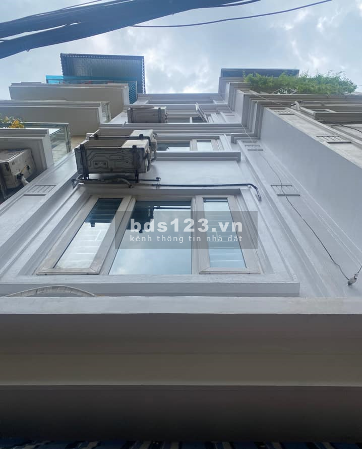 Bán nhà 5 tầng Nguyễn Văn Cừ, Long Biên, thoáng trước sau, gara ngay phố giá nhỉnh 4 tỷ
