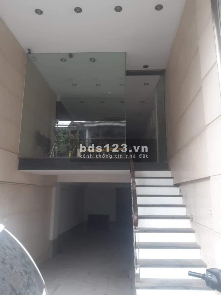 Cần thanh khoản nhanh nhà Bát Khối, Long Biên, dt 38m2, 5 tầng, giá 2.8 tỷ kinh doanh