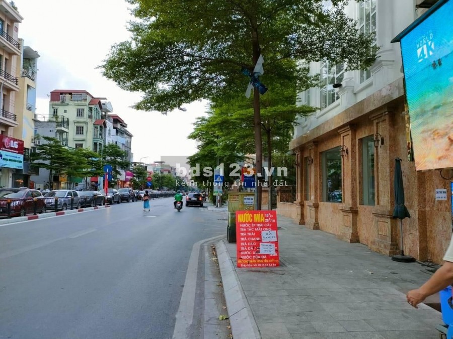Cần bán nhà riêng, diện tích 42m2, 4 tầng giá 3.95 tỷ ngõ Thịnh Hào 1, Tôn Đức Thắng, Đống Đa
