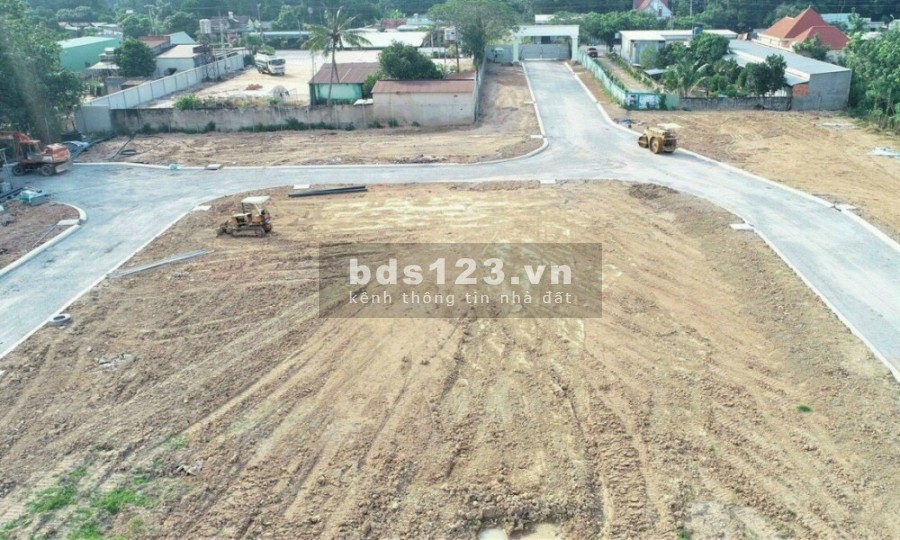 Bán gấp lô đất mặt tiền đường DT741 sổ hồng riêng giá 800 triệu, vị trí cực kỳ đắc địa