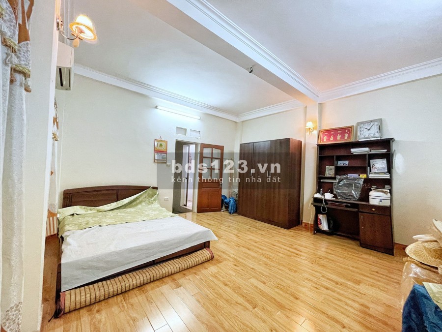 Bán nhà Tây Sơn, diện tích sử dụng 40m2 chỉ với 3.3 tỷ ô tô tải đỗ cửa. Giá quá rẻ đấu tư