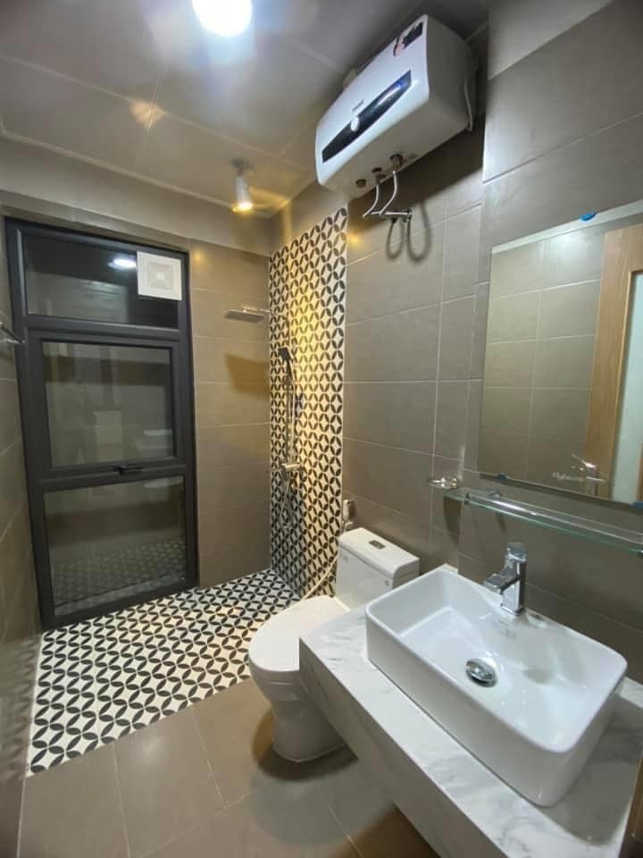 Bán nhà mặt ngõ Hoàng Quốc Việt Hà Nội nhà đẹp, ở ngay 42m2, 5 tầng, giá 5.4 tỷ lh 0902224679