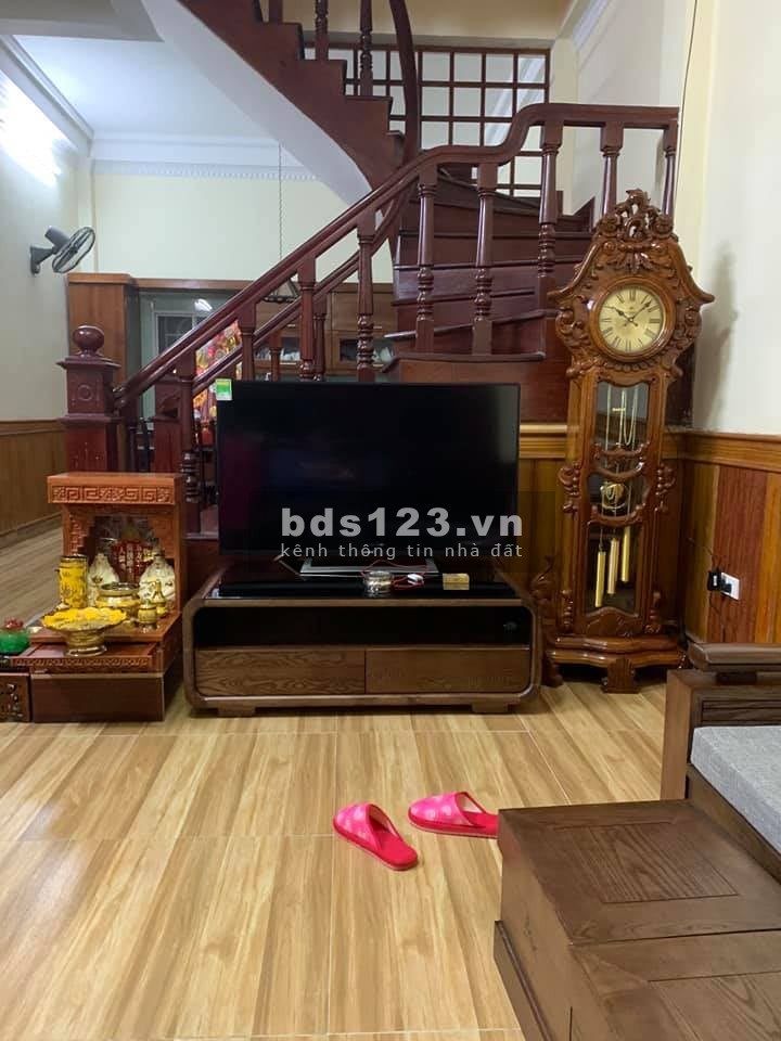 Bán nhà kinh doanh ô tô ngõ Trần Quốc Hoàn, Cầu Giấy, dt 45m2 x 5T. 3.9 tỷ,lh 0974609992
