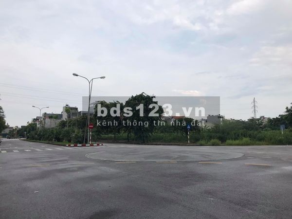 Bán đất hỗn hợp lô góc Phạm Văn Đồng Trần Nguyên Đán, dt 1638.38m2, 2 mặt tiền, giá tốt