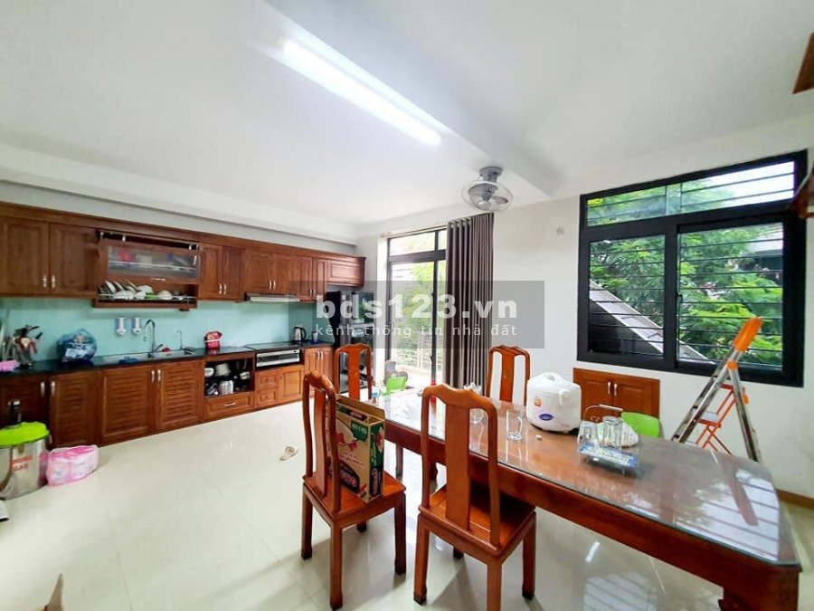 Cần bán gấp nhà Giải Phóng, Hoàng Mai, mt 8m, ô tô tránh, dt 98m2, 4 tầng nhỉnh 9 tỷ.098.724.0775.