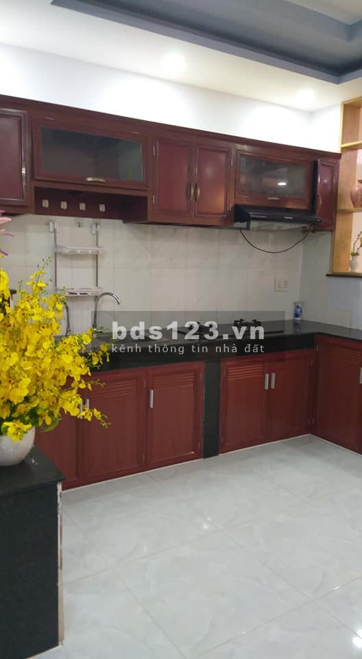 Bán căn nhà đường Hoàng Văn Thụ, Quận Tân Bình hẻm 4m, diện tích 45m2, giá 5,2 tỷ