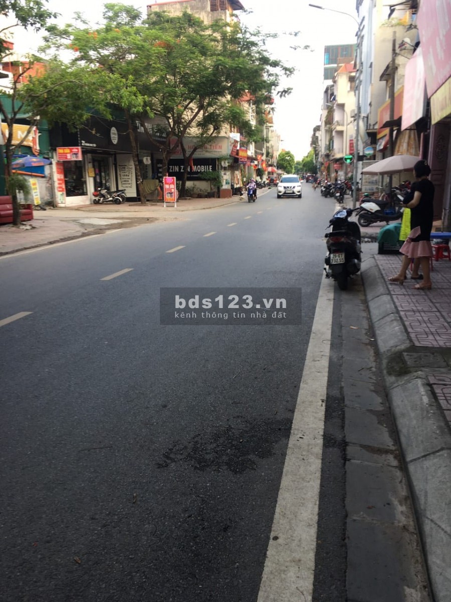 Bán nhà mặt đường Hoàng Như Tiếp, kinh doanh đỉnh, mặt tiền rộng, oto tránh