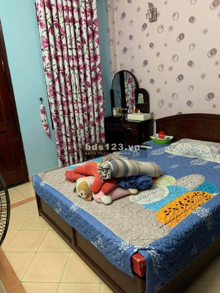 Bán nhà đẹp cao tầng phố Hào Nam dt 45m2 5 tầng, giá chỉ nhỉnh hơn 4 tỷ, lh 0817672955
