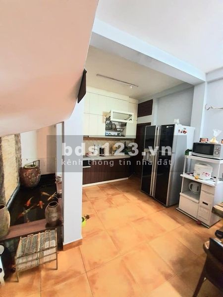 Bán nhà Hoàng Ngọc Phách ngõ ô tô tránh sổ đỏ 13m2, thực tế 17m, giá 1.9 tỷ