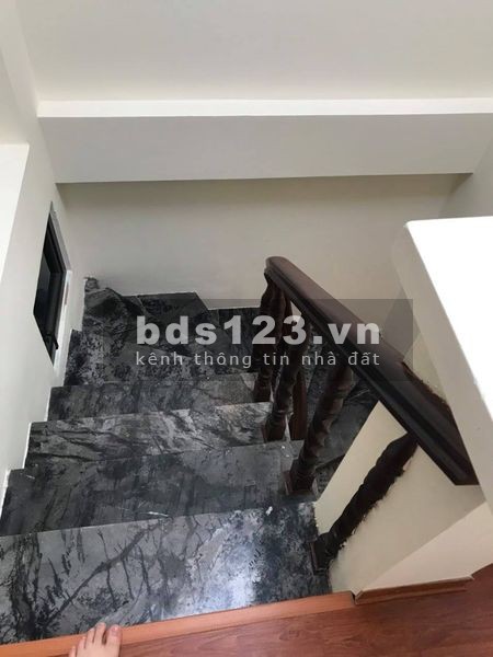 Bán nhà Hoàng Ngọc Phách ngõ ô tô tránh sổ đỏ 13m2, thực tế 17m, giá 1.9 tỷ
