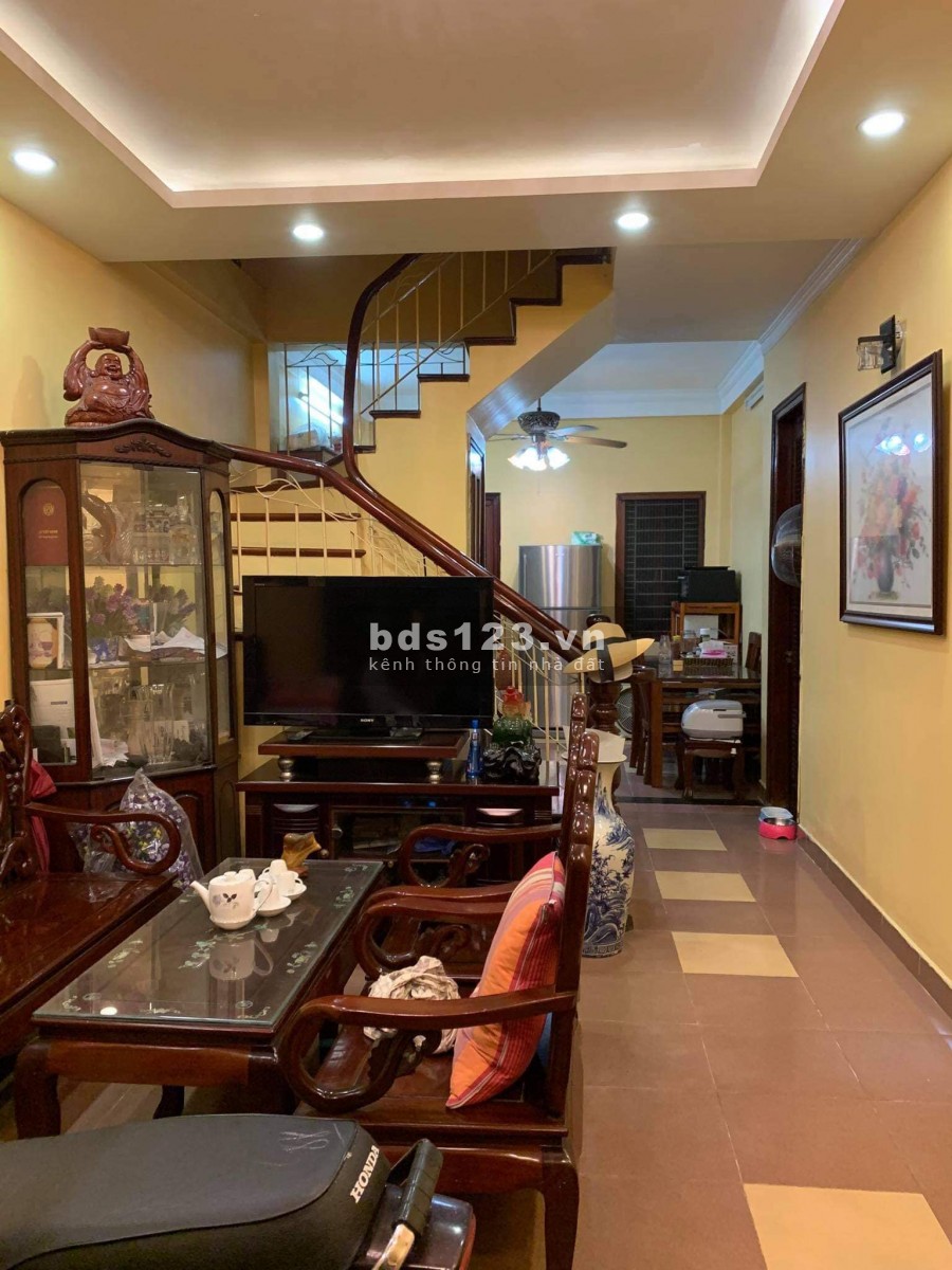 Bán nhà đẹp cao tầng phố Hào Nam dt 45m2 5 tầng, giá chỉ nhỉnh hơn 4 tỷ, lh 0817672955