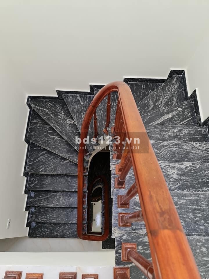 Chính chủ bán nhà Hoàng Mai, kinh doanh đỉnh, ô. tô tránh, dtsd 45m2, giá bán 3.8 tỷ