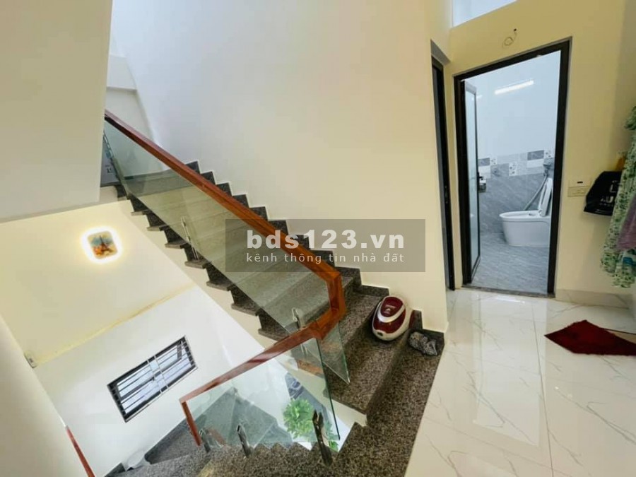 Bán nhà 2,5 tầng Cam Lộ, Hùng Vương Ngõ cực nông oto đỗ cửa giá 1.8 tỷ, thoả thuận