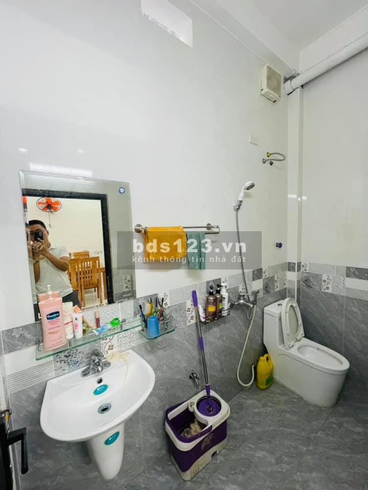 Bán nhà 2,5 tầng Cam Lộ, Hùng Vương Ngõ cực nông oto đỗ cửa giá 1.8 tỷ, thoả thuận