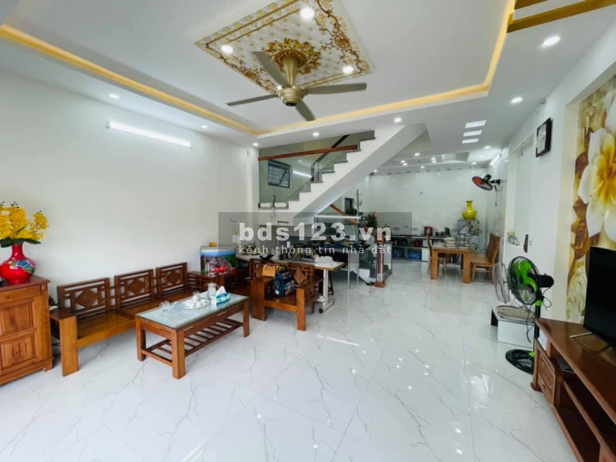 Bán nhà 2,5 tầng Cam Lộ, Hùng Vương Ngõ cực nông oto đỗ cửa giá 1.8 tỷ, thoả thuận
