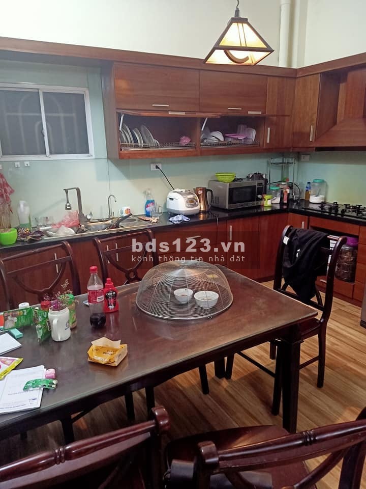 Bán nhà kinh doanh ô tô ngõ Trần Quốc Hoàn, Cầu Giấy, dt 45m2 x 5T. 3.9 tỷ,lh 0974609992