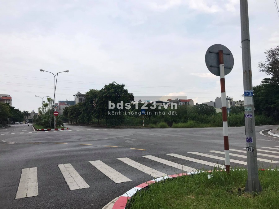 Bán đất hỗn hợp lô góc Phạm Văn Đồng Trần Nguyên Đán, dt 1638.38m2, 2 mặt tiền, giá tốt