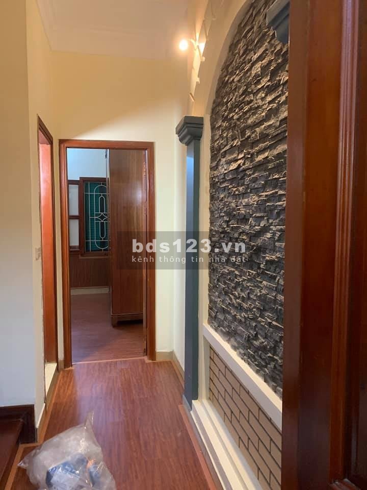 Bán nhà kinh doanh ô tô ngõ Trần Quốc Hoàn, Cầu Giấy, dt 45m2 x 5T. 3.9 tỷ,lh 0974609992