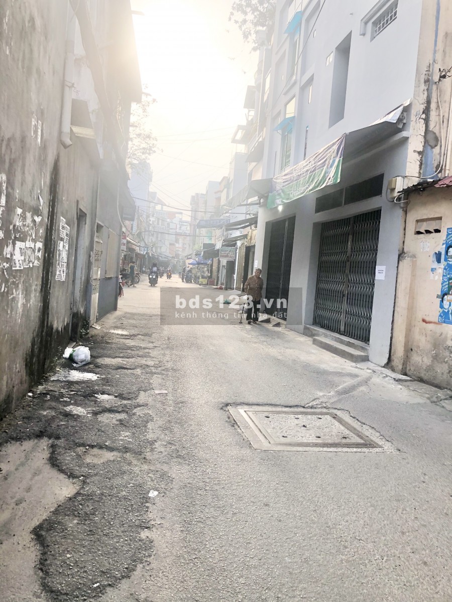 Bán căn nhà đường Hoàng Văn Thụ, Quận Tân Bình hẻm 4m, diện tích 45m2, giá 5,2 tỷ