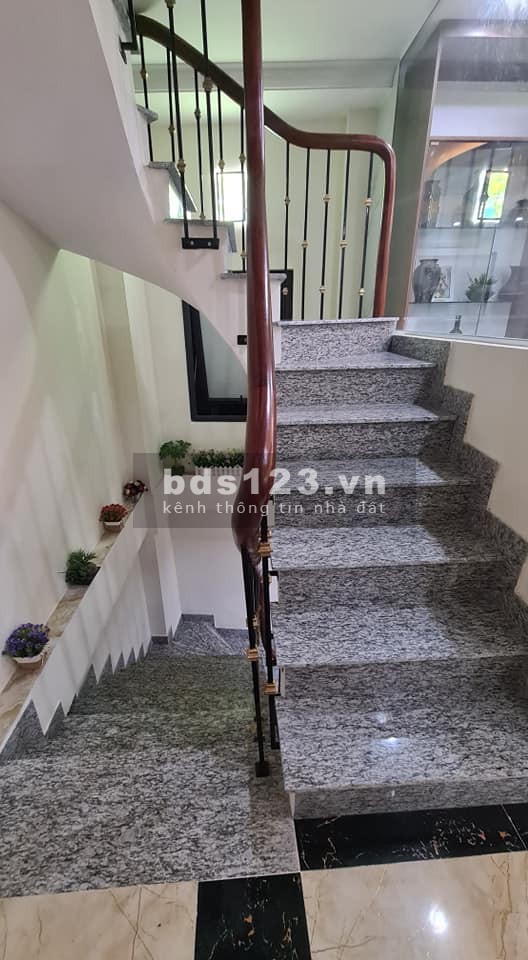 Bán nhà MN Ái Mộ - Long Biên 6 tầng, thang máy, gara ô tô, kinh doanh giá bán nhanh 6.2 tỷ