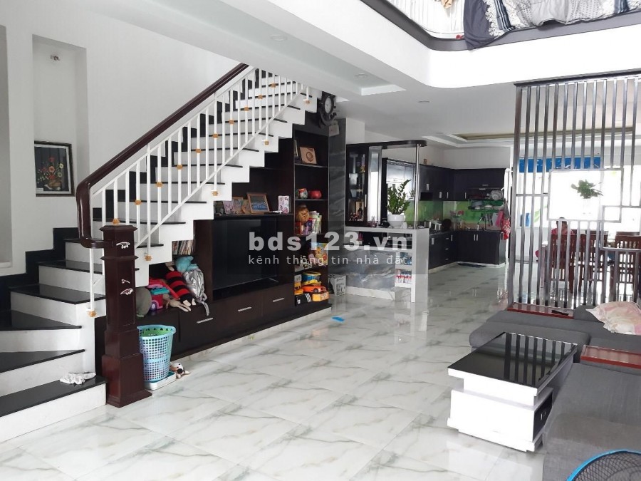 Bán nhà Trung Chánh Hóc Môn đẹp mặt tiền 7.3m đúc kiên cố 3 tầng dt 170m2 giá chỉ 6.4 tỷ