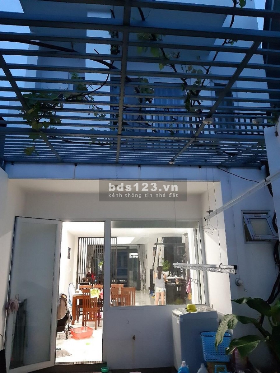 Bán nhà Trung Chánh Hóc Môn đẹp mặt tiền 7.3m đúc kiên cố 3 tầng dt 170m2 giá chỉ 6.4 tỷ