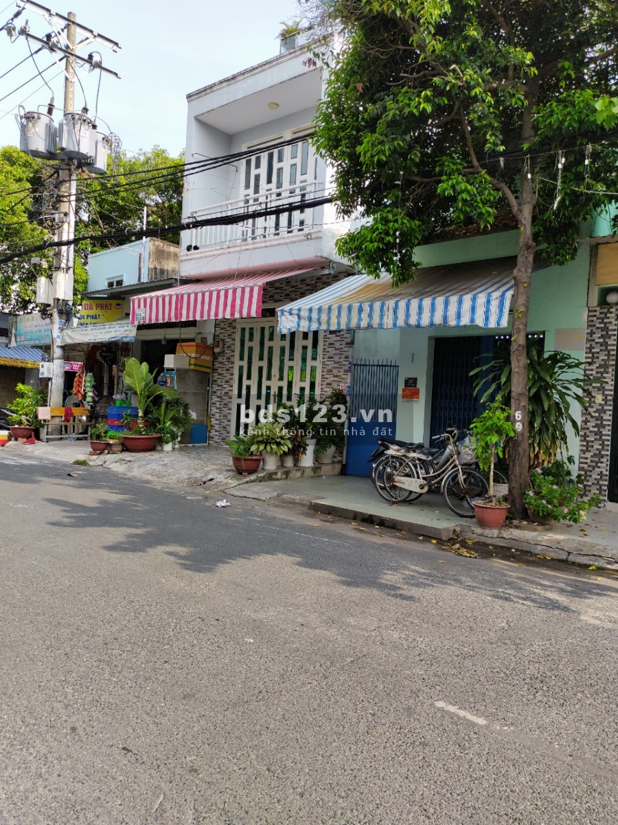 Bán nhà mặt tiền nguyên căn cấp 4 Trần Thủ Độ, Quận Tân Phú, dtsd 50m2, giá bán chỉ 5.9 tỷ