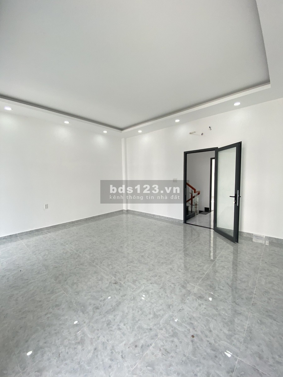Bán nhà khu dân cư Nhà Xinh Home Garden, liền kề KĐT Five Star, đã có sổ hồng riêng