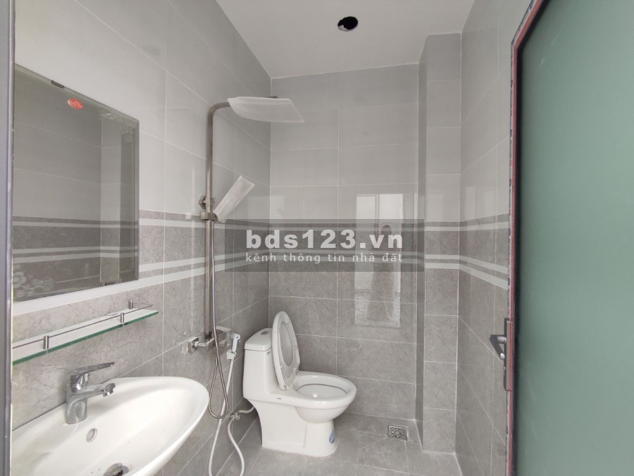 Bán nhà khu dân cư Nhà Xinh Home Garden, liền kề KĐT Five Star, đã có sổ hồng riêng
