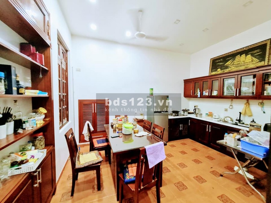 Bán nhà nguyên căn Thạch Bàn diện tích 51m2, 4.5 tầng, giá bán 2.7 tỷ, chủ tự xây 3 năm
