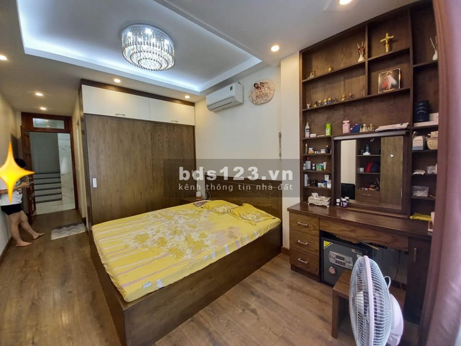 Bán nhà 6 tầng thang máy ô tô đổ tận cửa tặng nội thất ảnh thật 100% giá nhỉnh 6 tỷ, lhcc