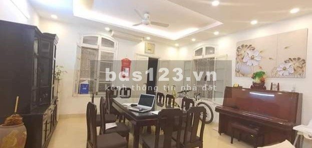 Bán nhà trung tâm Quận Cầu Giấy nhà 5 tầng ngõ rộng, sạch sẽ hàng xóm thân thiện, giá 5.3 tỷ