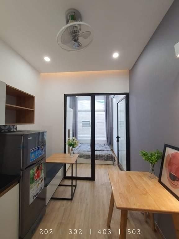 Bán nhà mặt phố đường Bồ Đề Long Biên diện tích 50m2, 4 tầng đúc, Vỉa hè, view hồ 6.9 tỷ