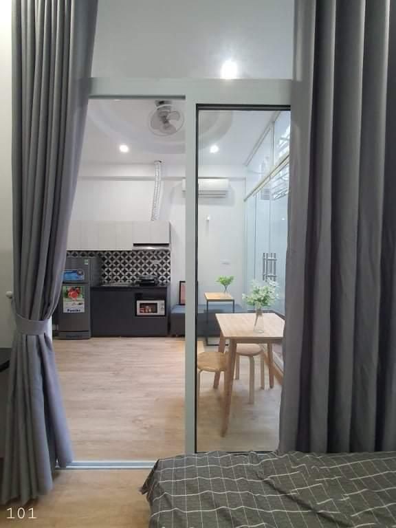 Bán nhà mặt phố đường Bồ Đề Long Biên diện tích 50m2, 4 tầng đúc, Vỉa hè, view hồ 6.9 tỷ