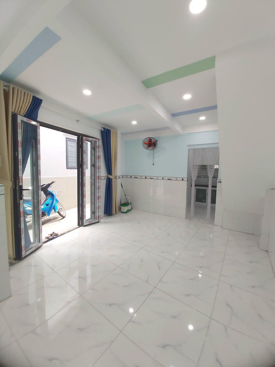 Bán nhà nguyên căn bao rẻ rộng thoáng giá bán chỉ 2.95 tỷ, trung tâm Quận 4