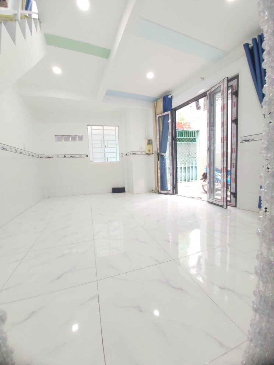 Bán nhà nguyên căn bao rẻ rộng thoáng giá bán chỉ 2.95 tỷ, trung tâm Quận 4
