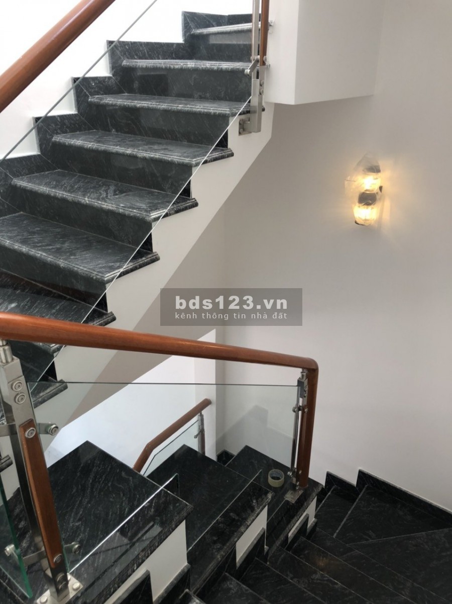 Nhà mặt tiền 100m2 tại KĐT South Wave, đường Lê văn Lương, sổ hông riêng