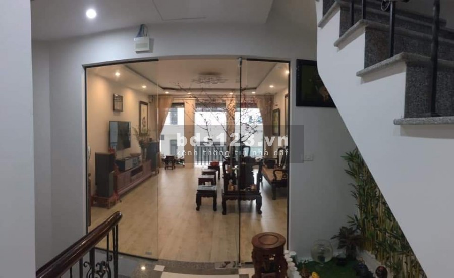 Bán nhà ngõ ô tô tránh kinh doanh gần phố lớn Kim Đồng, dt 42m2, 3 tầng giá 3.1 tỷ