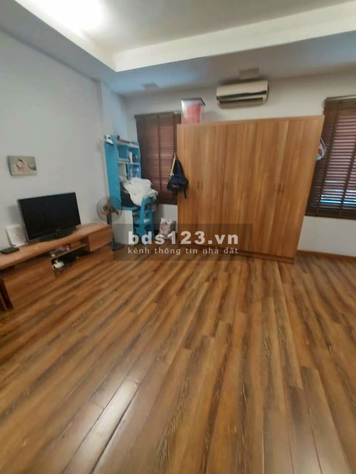 Bán gấp nhà trung tâm Cầu Giấy ba gác đỗ cửa nở hậu dt 42m2 *5 tầng nhỉnh 4 tỷ